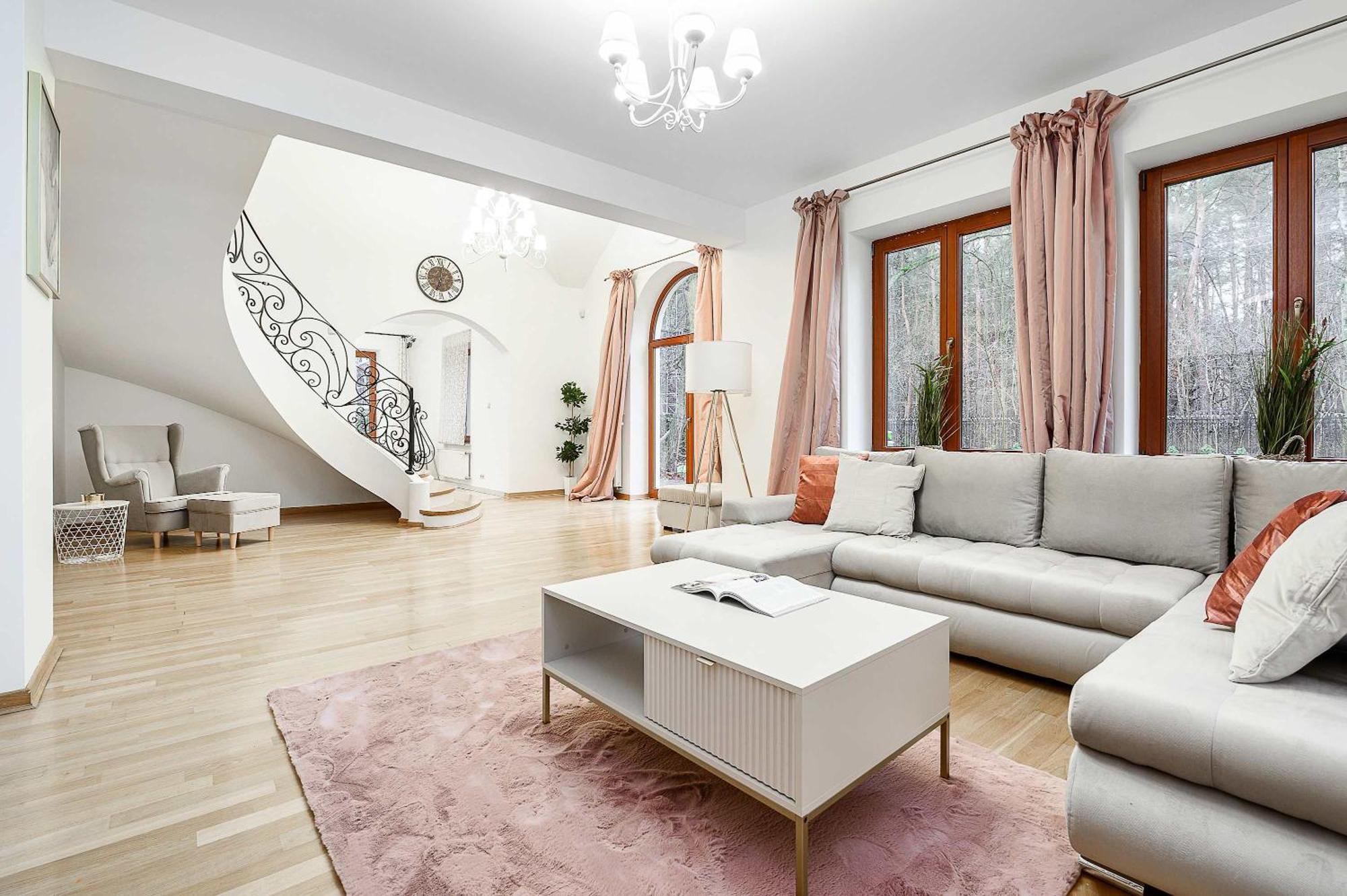 Lumina In Apartament