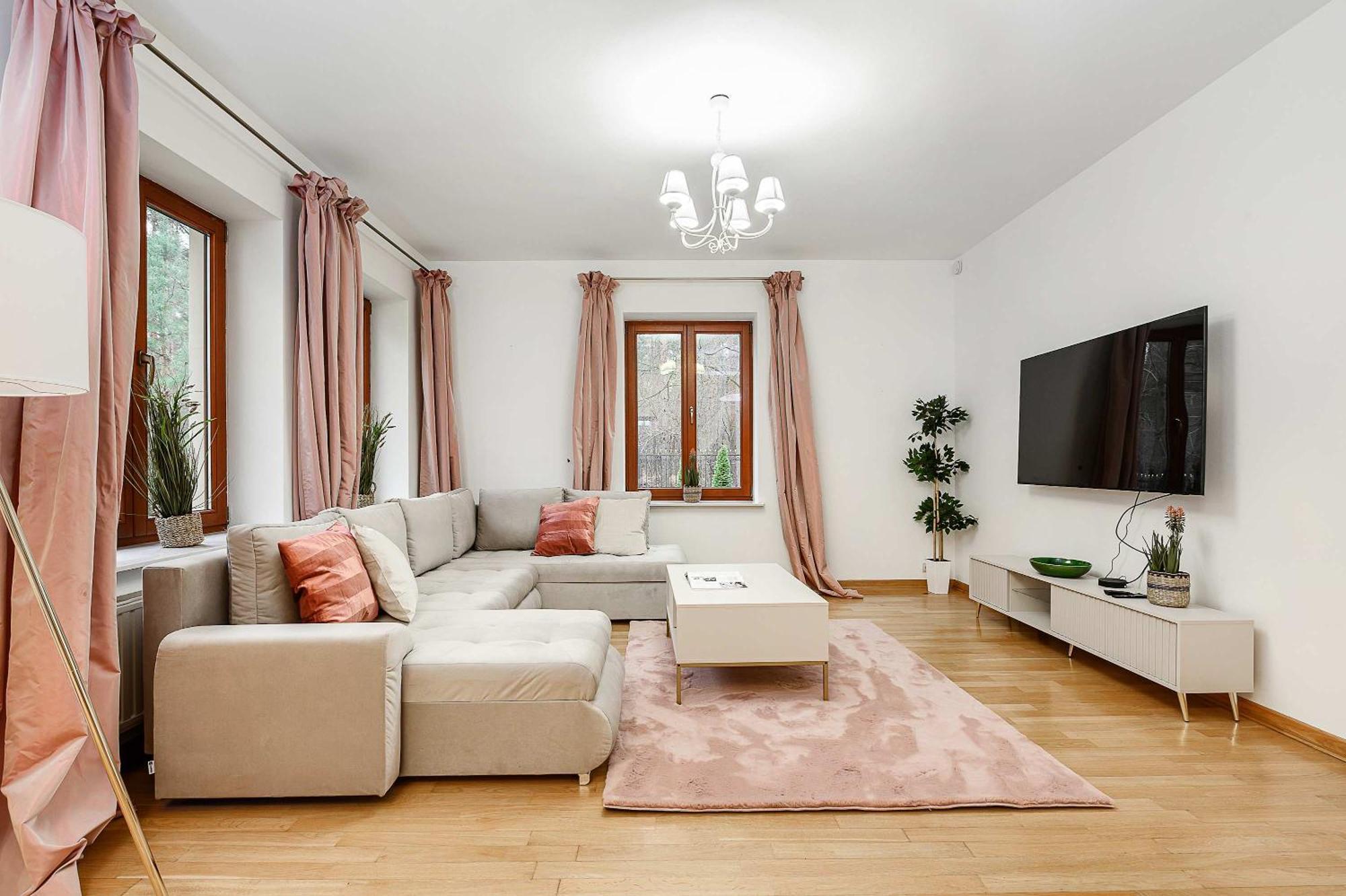 Lumina In Apartament *