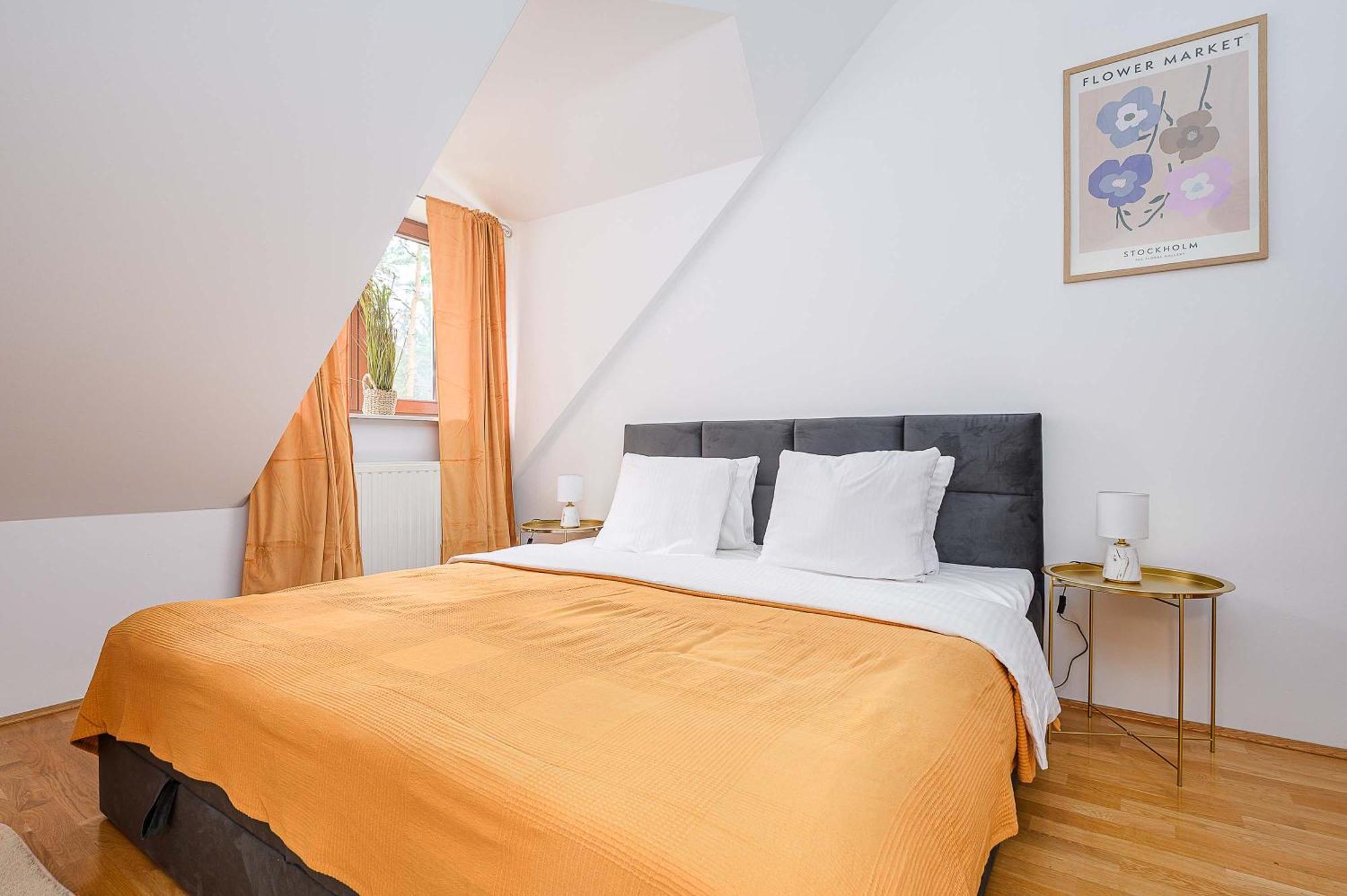 Lumina In Apartament *